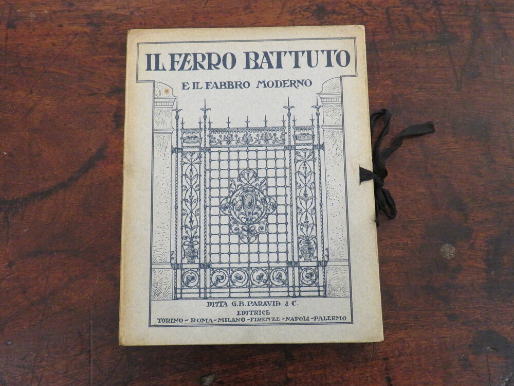 R. CARLUCCI. Il ferro battuto e il fabbro moderno. XL tavole disegnate dai migliori artisti italiani raccolte dal Prof. R. Carlucci.