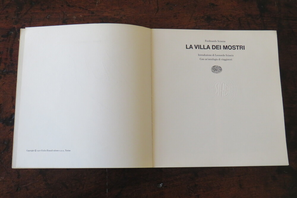 FERDINANDO SCIANNA. La villa dei mostri.